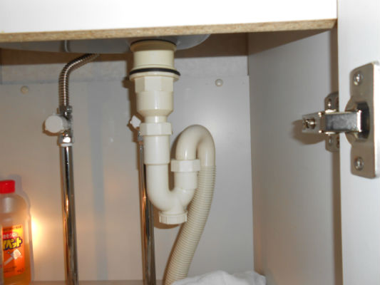 洗面器下　排水トラップ